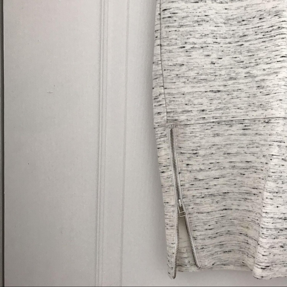 WILFRED by ARITZIA | High Rise Pencil Skirt - Picture 3 of 4